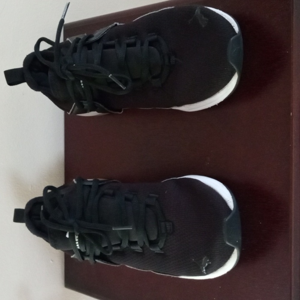 BLACK WOMEN PUMA SNEAKERS